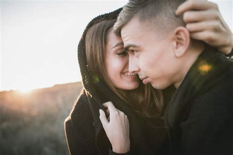 hoe uiten mannen liefde|Eenvoudige manieren waarop mannen hun liefde tonen